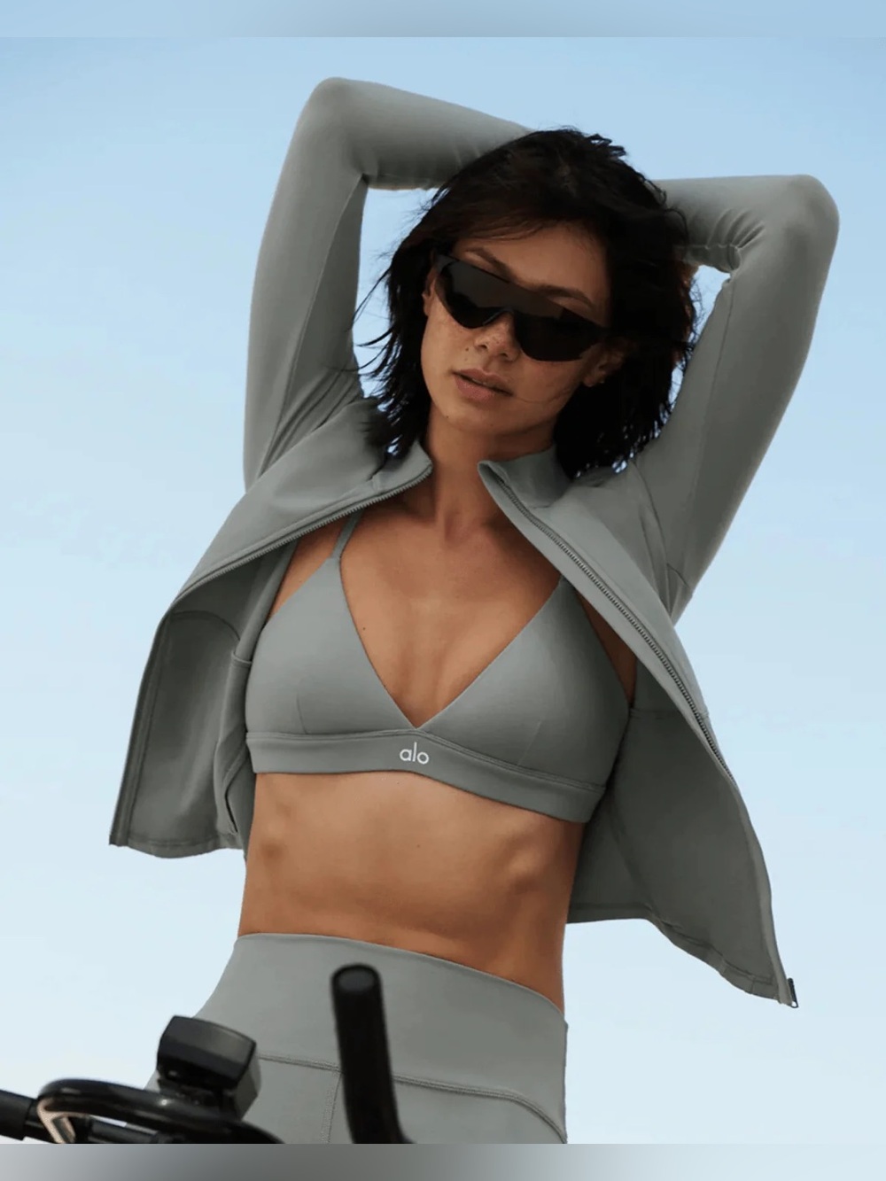 ALO Yoga Splendor Bra with Cross-Back Lunar Grey/White
